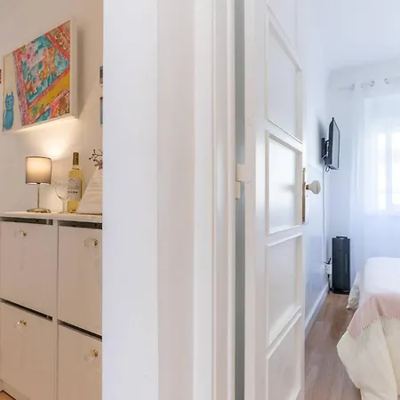 Bright 2 Bedroom With Ac Parking And Metro דירה *