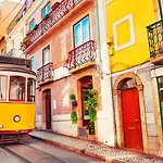 Bright 2 Bedroom With Ac Parking And Metro Apartamento