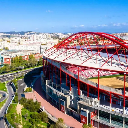 Daire Serene 2-bedroom Flat With Garden View In Benfica Lisboa