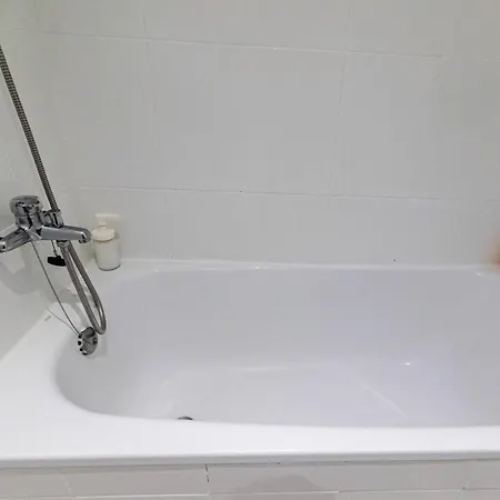 Serene 2-bedroom Flat With Garden View In Benfica Lisbona