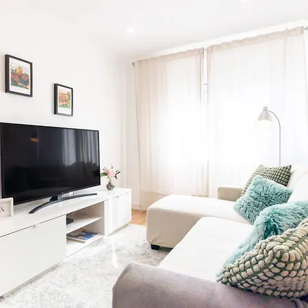 Appartamento Serene 2-bedroom Flat With Garden View In Benfica Lisbona