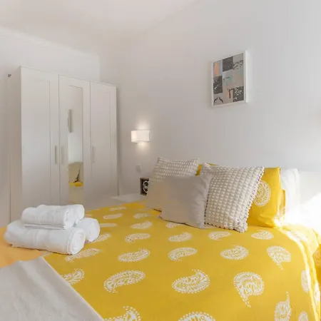 Bright 2 Bedroom With Ac Parking And Metro Apartamento Lisboa
