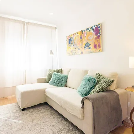 Bright 2 Bedroom With Ac Parking And Metro * Lisboa
