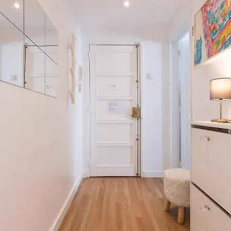 Bright 2 Bedroom With Ac Parking And Metro Apartamento Lisboa